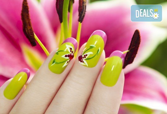 Дълготраен SPA маникюр с гел лак SNB Professional или BlueSky, масаж на ръцете + подарък 4 арт декорации, запечатани с UV топ лак от Superlativ Beauty House! - Снимка 2