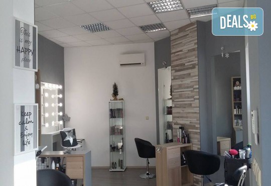 Дълготраен SPA маникюр с гел лак SNB Professional или BlueSky, масаж на ръцете + подарък 4 арт декорации, запечатани с UV топ лак от Superlativ Beauty House! - Снимка 6