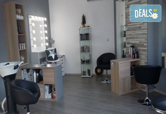 Дълготраен SPA маникюр с гел лак SNB Professional или BlueSky, масаж на ръцете + подарък 4 арт декорации, запечатани с UV топ лак от Superlativ Beauty House! - Снимка 8