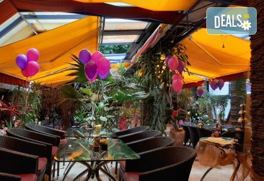 Уникална шоколадова наслада с торта Линд с възможност за доставка от Виенски салон Лагуна! Предплатете сега 1лв! - Снимка 2