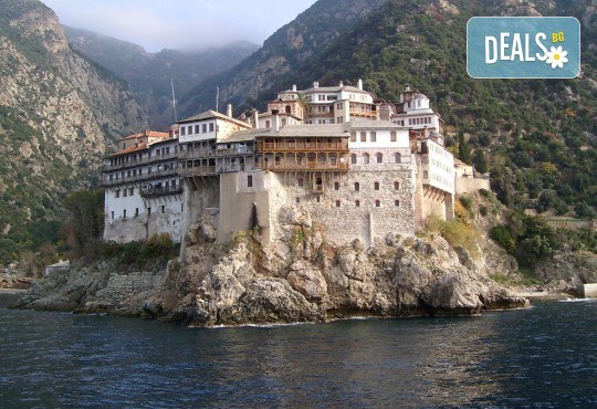 Великден на Атон, Халкидики! 2 нощувки със закуски, 1 тържествен обяд в хотел 2/3* в Уранополи, транспорт, медицинска застраховка и екскурзовод от агенция Ваканция Роза - Снимка 4