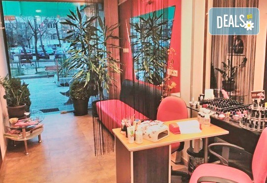 Гладка и сияйна кожа с кола маска на зона по избор за мъже и жени в салон за красота Респект - Снимка 3