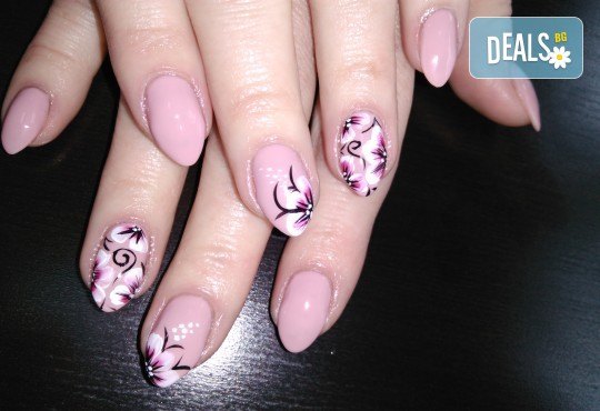 Mаникюр с гел лак SNB Professional или BlueSky + подарък 2 арт декорации, запечатани с UV топ лак от Superlativ Beauty House! - Снимка 9