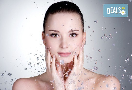 Без игли и болка! 1 или 5 процедури кислородна мезотерапия за лице в 8 стъпки в салон за красота Женско царство - Център! - Снимка 1