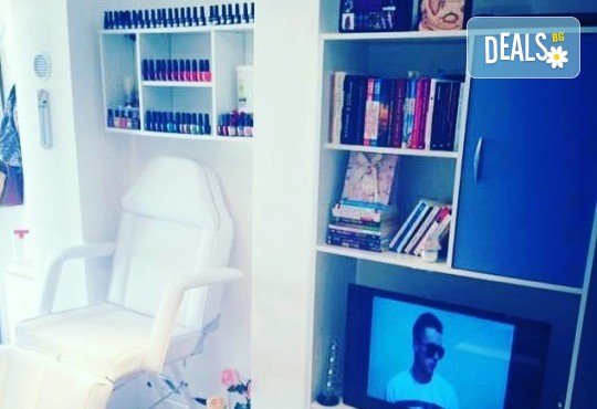 Завършете стила си със страхотен педикюр с гел лак Bluesky или Gelish в салон за красота Vintage Dolls - Снимка 6