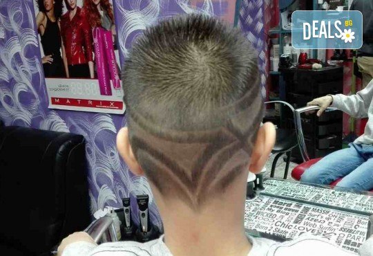 Професионално детско подстригване и рисуване с машинка във фризьорско студио Анатоли Вълев - Снимка 4