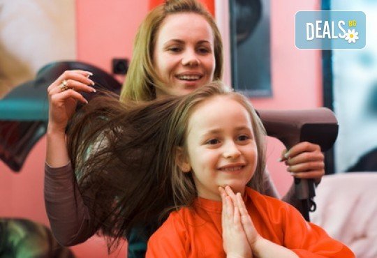 Професионално детско подстригване и рисуване с машинка във фризьорско студио Анатоли Вълев - Снимка 1