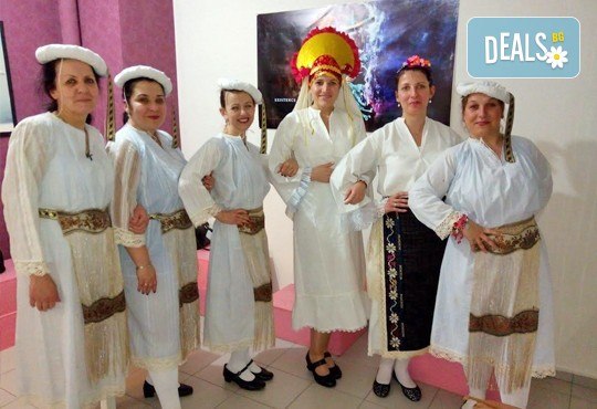 Раздвижете се в ритъма на българското хоро! 2 или 4 посещения на занимания по народни танци в клуб Вишана! - Снимка 2