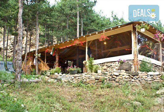 Рафтинг спускане за група от 4 до 6 човека! Незабравимо приключение по р. Струма на дата по избор, с Адвенчър Нет! - Снимка 11