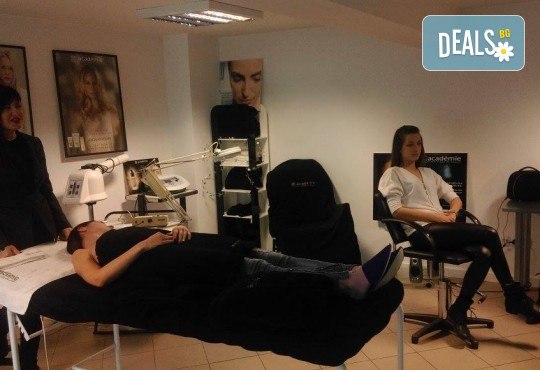 Красиви коси! Боядисване на корени с италианска боя, измиване, прическа със сешоар и бонус: подстригване на връхчета в салон B BEAUTY! - Снимка 7