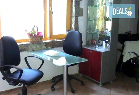 Разхождайте се с перфектен педикюр с гел лак Bluesky и две декораци от салон за красота Addicted To Style, Варна! - Снимка 4