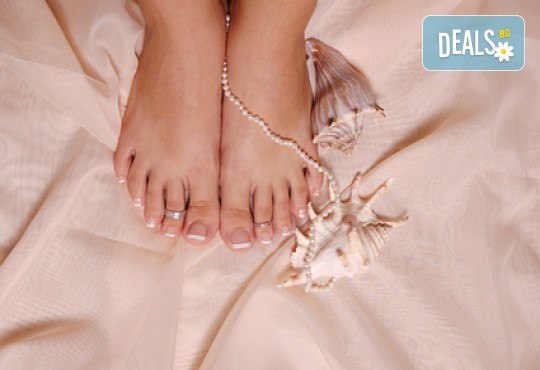 Разхождайте се с перфектен педикюр с гел лак Bluesky и две декораци от салон за красота Addicted To Style, Варна! - Снимка 2