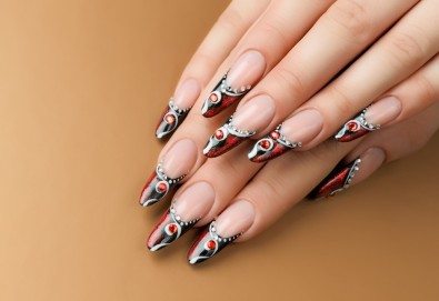 Ноктопластика с удължители и UV гел, лакиране и 4 рисувани арт декорации по избор с продукти на SNB и Bluesky от салон Superlativ Beauty House