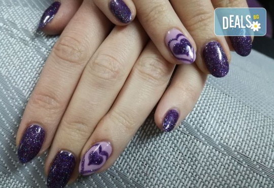 Бъдете зашеметяващи в най-важния ден! Пробен грим за абитуриенти и маникюр с гел лак във фризьоро-козметичен салон Вили в кв. Белите брези - Снимка 3