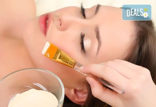 Пакет масаж на лице, шия и деколте с френско масло плюс маска Anti Age в Салон за красота Дъга! - Снимка 2
