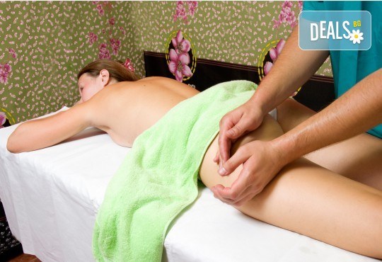 Антицелулитен мануален и апаратен масаж на цели крака и седалище в салон Bellissima Donna - Снимка 1