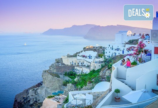 Почивка на остров Санторини през септември - перлата на Егейско море! 4 нощувки със закуски, едната в Атина, транспорт, фериботни такси и билети! - Снимка 2