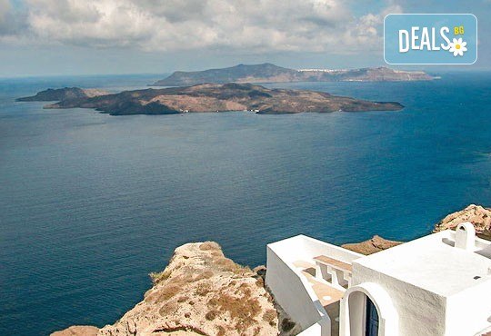 Почивка на остров Санторини през септември - перлата на Егейско море! 4 нощувки със закуски, едната в Атина, транспорт, фериботни такси и билети! - Снимка 6