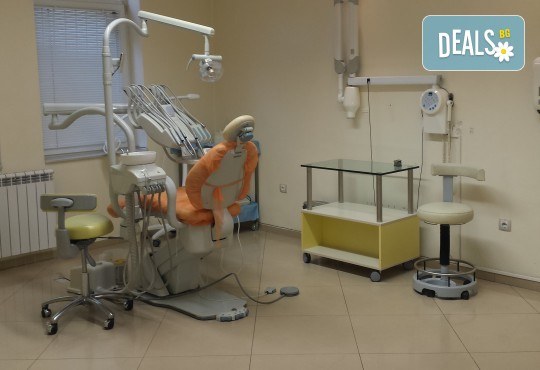Почистване на зъбен камък, плюс полиране с Аir flow и преглед с интраорална камера от Дентална практика Д-р Магдалена Стоянова - Снимка 4