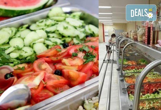 Почивка в разгара на лятото в хотел Спорт Палас 2*, ММЦ Приморско - 1 нощувка за до четирима със закуска, обяд и вечеря! - Снимка 10