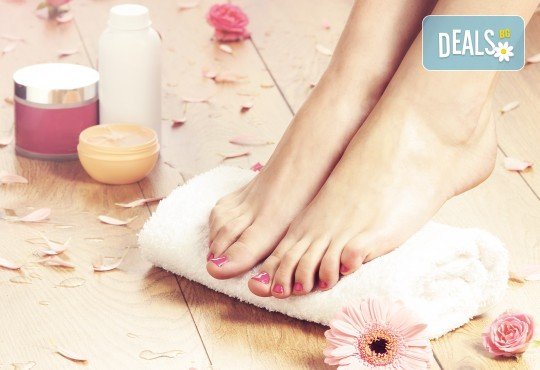 Завършете стила си със страхотен педикюр с гел лак Bluesky или Gelish в салон за красота Vintage Dolls - Снимка 1