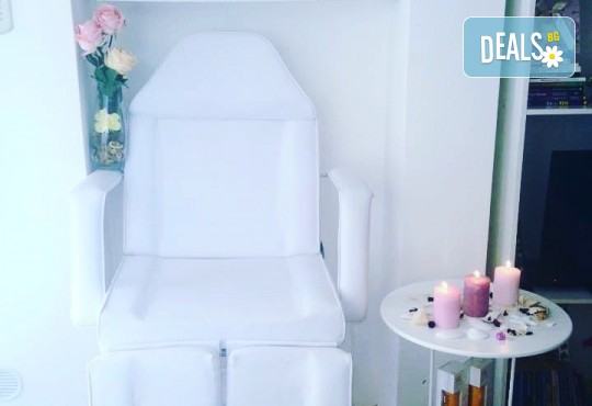 Завършете стила си със страхотен педикюр с гел лак Bluesky или Gelish в салон за красота Vintage Dolls - Снимка 5