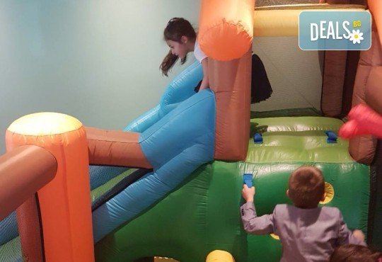 Два часа луди игри с аниматор и ползване на всички съоръжения за забавление от Детски клуб Евърленд - Снимка 9
