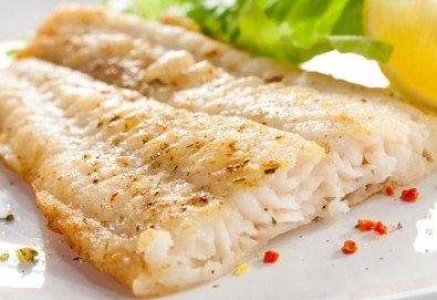 Вечеря за двама! Две порции крехка бяла риба пане + гарнитура пресни пържени картофки и зелева салата в Ресторант BALITO!