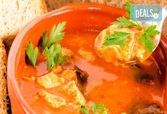 Вкусен обяд! Супа и готвено ястие по избор в Ресторант-механа Мамбо в центъра на София! - Снимка 5