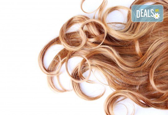 Добавете настроение в косата! Светли кичури, арганова маска и оформяне на косата със сешоар в Салон за красота Дъга! - Снимка 1