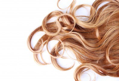 Добавете настроение в косата! Светли кичури, арганова маска и оформяне на косата със сешоар в Салон за красота Дъга!