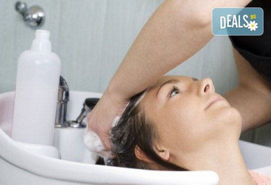 Масажно измиване, терапия по избор и оформяне с прав сешоар в салон Женско Царство - Студентски град - Снимка 2
