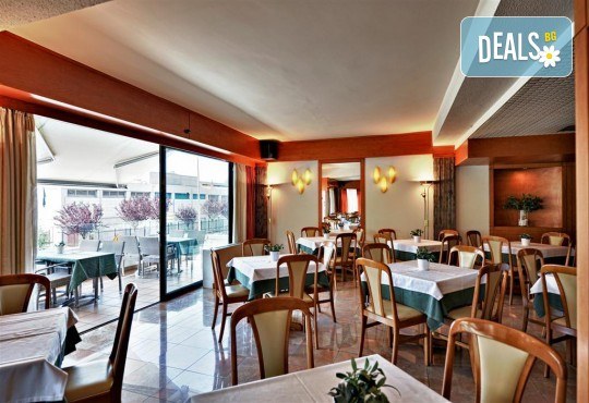 На плаж в Амолофи от юни до септември! 1 нощувка със закуска в Oceanis 3*, транспорт, екскурзовод и посещение на Кавала - Снимка 7