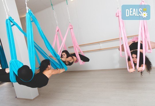 Опитайте нещо ново и нетрадиционно! 2 посещения по ваш избор: пол денс, екзотик пол денс или въздушна акробатика (обръч и воали) в Pole Dance Bulgaria! - Снимка 5