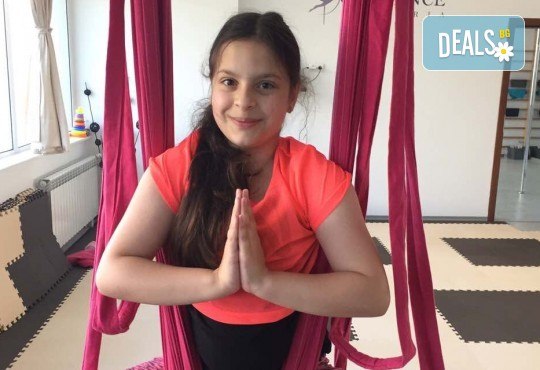 Насладете се на един различен йога полет! 2 посещения на въздушна или класическа йога за деца от 3 до 12 години в Pole Dance Bulgaria! - Снимка 4