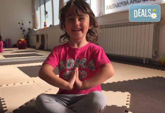 Насладете се на един различен йога полет! 2 посещения на въздушна или класическа йога за деца от 3 до 12 години в Pole Dance Bulgaria! - Снимка 5
