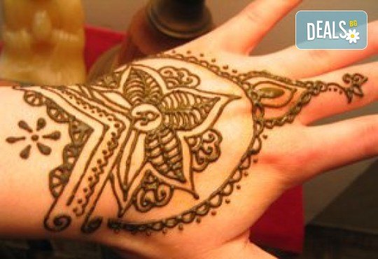 Покажете своята индивидуалност! Вземете ваучер за временна татуировка с индийска къна от Студио МатуреАрт - Снимка 1