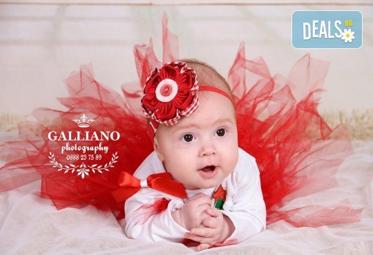 Професионална фотосесия за бебета и деца в студио с красиви декори с 35 обработени кадъра от GALLIANO PHOTHOGRAPHY - Снимка 3