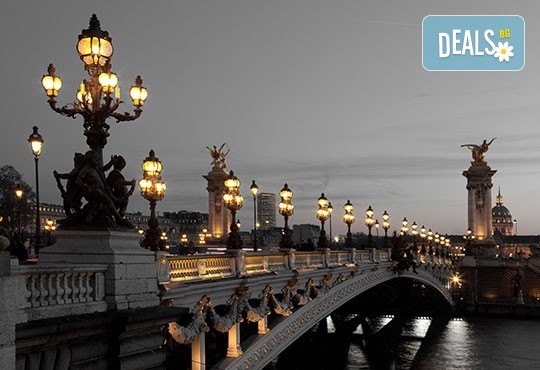 Бонжур, Париж! Самолетна уикенд екскурзия с полет на Bulgaria Air: 3 нощувки със закуски, самолетен билет, летищни такси и екскурзовод! - Снимка 5