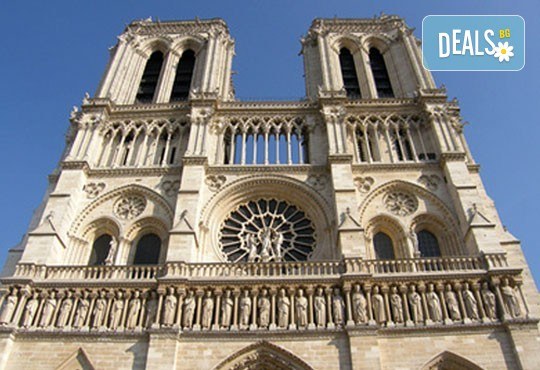 Бонжур, Париж! Самолетна уикенд екскурзия с полет на Bulgaria Air: 3 нощувки със закуски, самолетен билет, летищни такси и екскурзовод! - Снимка 4