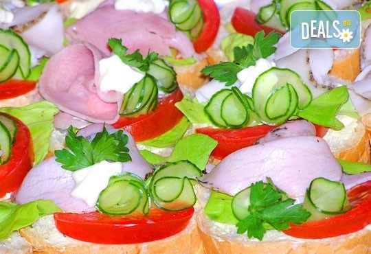 120 солени и сладки хапки с прошуто и френски сирена, мини еклери с ванилов крем и фунийки с гъши пастет от Топ Кет Кетъринг! - Снимка 3