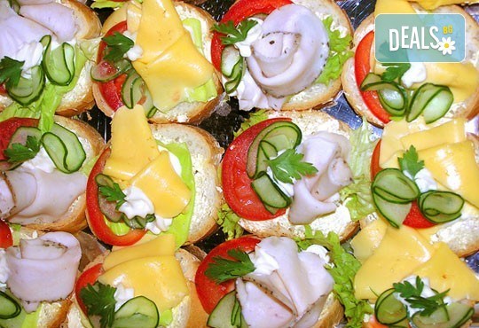 120 солени и сладки хапки с прошуто и френски сирена, мини еклери с ванилов крем и фунийки с гъши пастет от Топ Кет Кетъринг! - Снимка 2