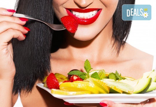 Горещи цветове върху ноктите! Класически маникюр с лак на OPI или SNB в салон за красота Виктория - Снимка 1