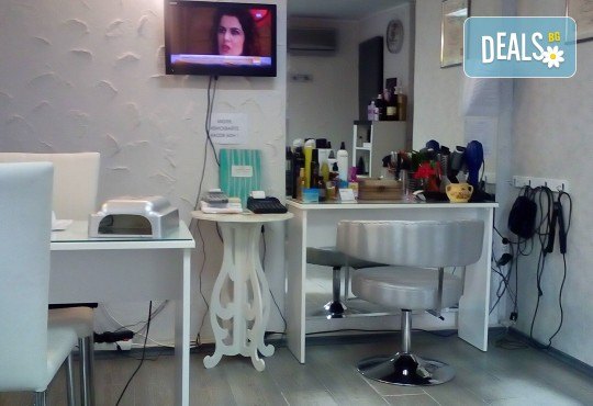 Терапия за коса с хиалурон за фини, късащи се коси, подстригване, масажно измиване, филър с хиалурон и прическа в студио за красота LD - Снимка 3