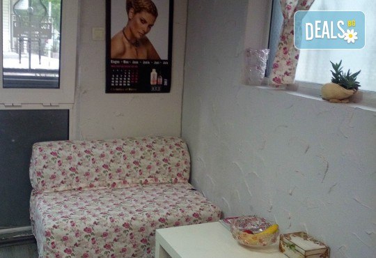 Терапия за коса с хиалурон за фини, късащи се коси, подстригване, масажно измиване, филър с хиалурон и прическа в студио за красота LD - Снимка 5