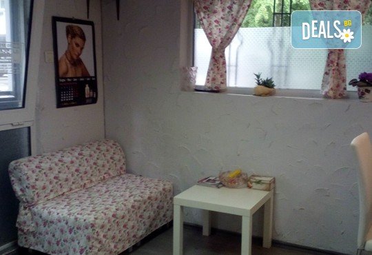 Подстригване, терапия за коса с кератин за възстановяване и блясък с професионални италиански продукти Selective Professional и прическа в студио за красота LD - Снимка 3