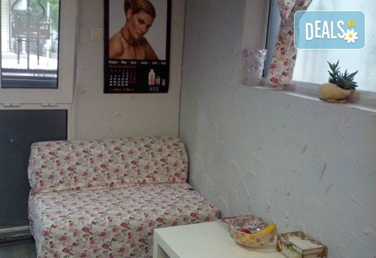 Подстригване, терапия за коса с кератин за възстановяване и блясък с професионални италиански продукти Selective Professional и прическа в студио за красота LD - Снимка 4