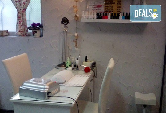 Подстригване, терапия за коса с кератин за възстановяване и блясък с професионални италиански продукти Selective Professional и прическа в студио за красота LD - Снимка 7