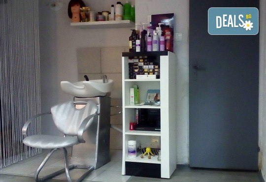 Подстригване, терапия за коса с кератин за възстановяване и блясък с професионални италиански продукти Selective Professional и прическа в студио за красота LD - Снимка 5