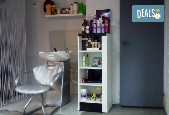 Боядисване с боя на клиента, масажно измиване, маска с хайвер, серум и оформяне на ежедневна прическа в студио за красота LD - Снимка 6